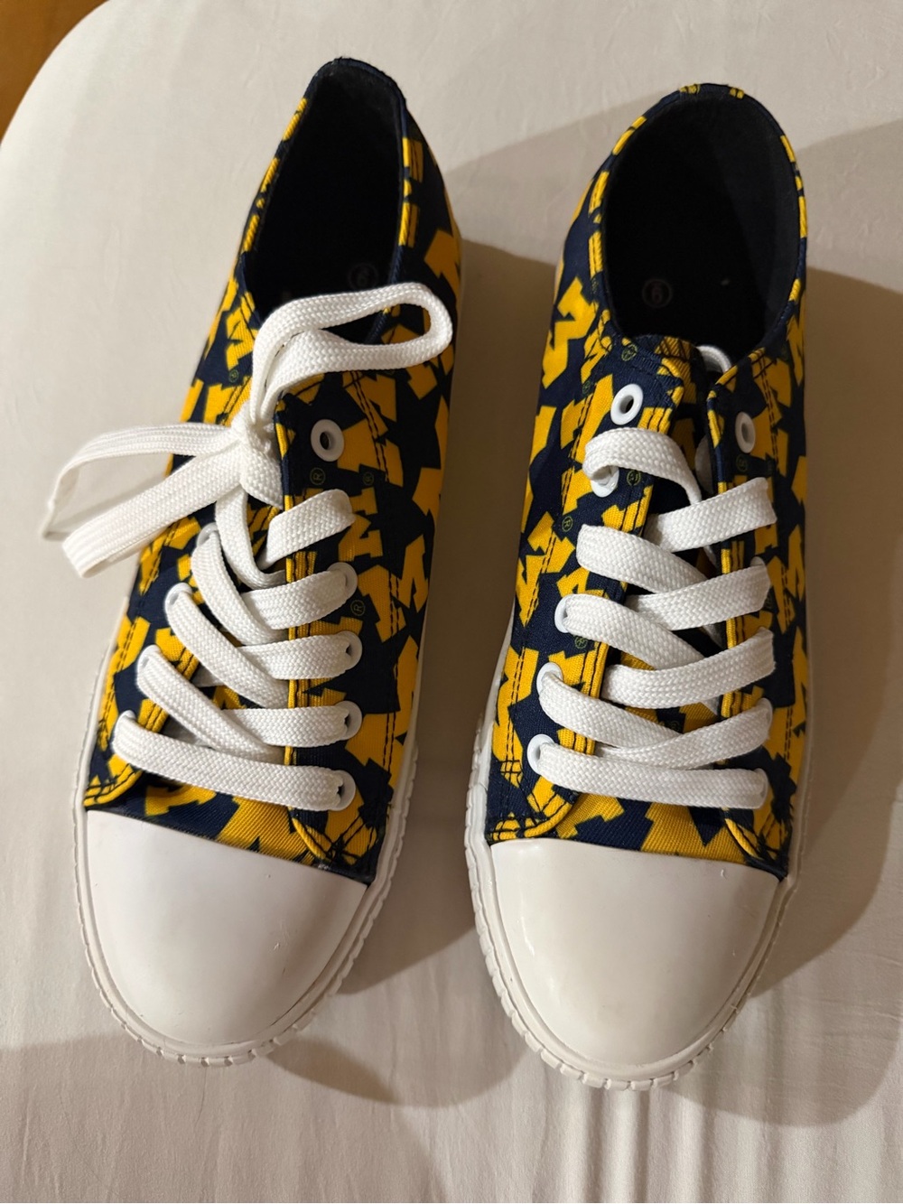 Casual Women's Navy & Yellow Graphic Canvas Sneakers - Lace-Up